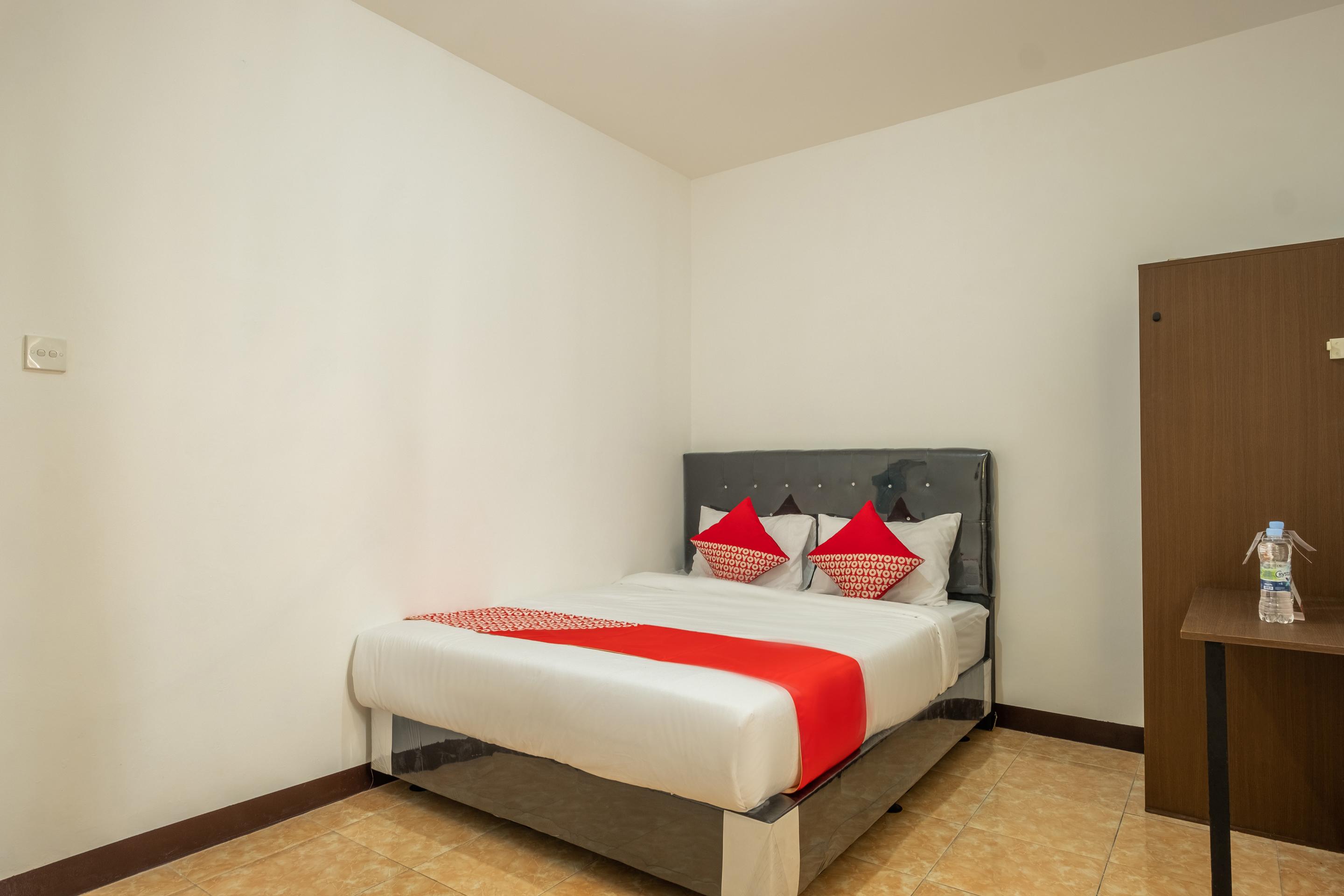 Oyo 1460 Anyelir Residence Чиребон Екстер'єр фото