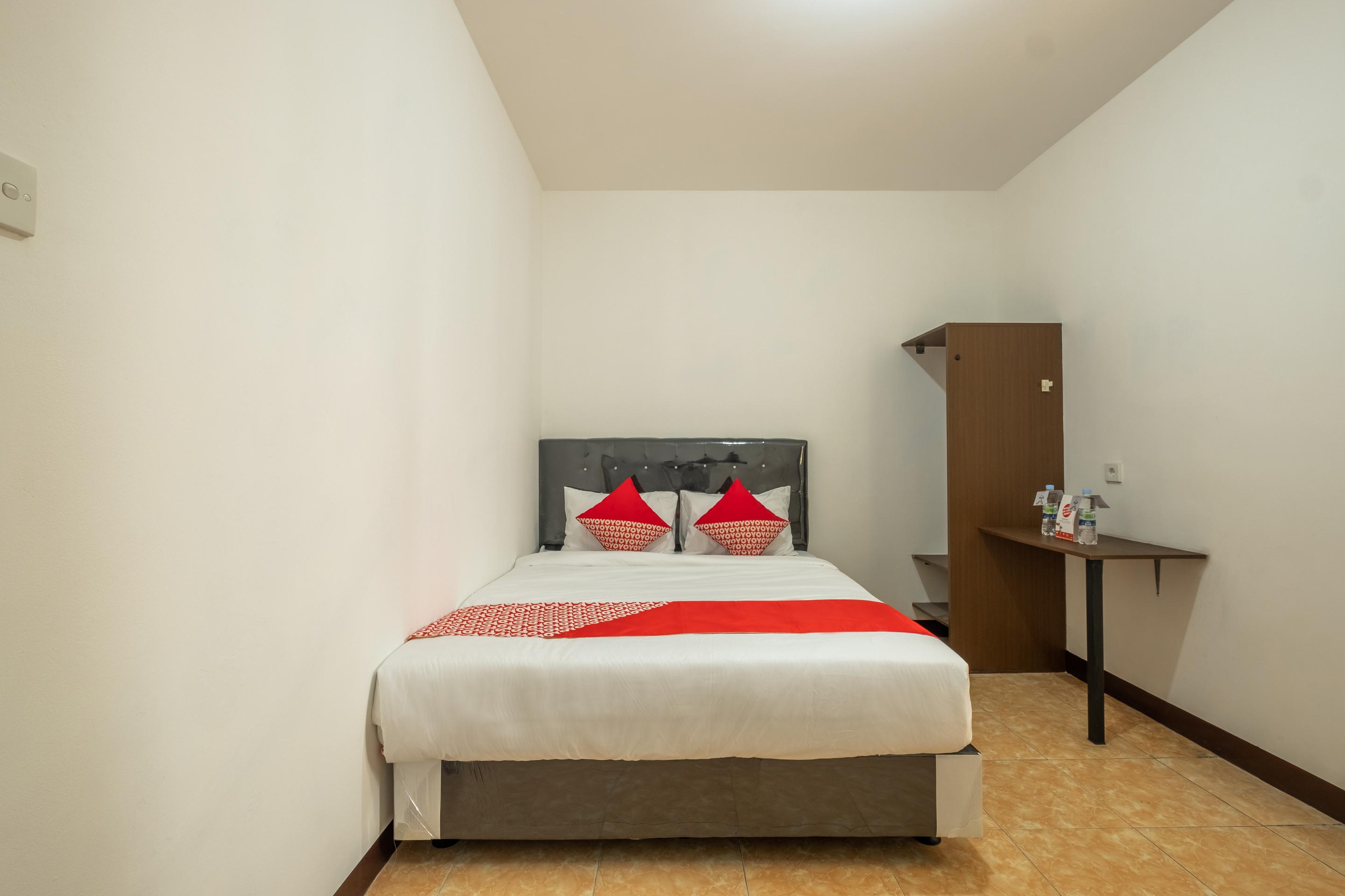 Oyo 1460 Anyelir Residence Чиребон Екстер'єр фото