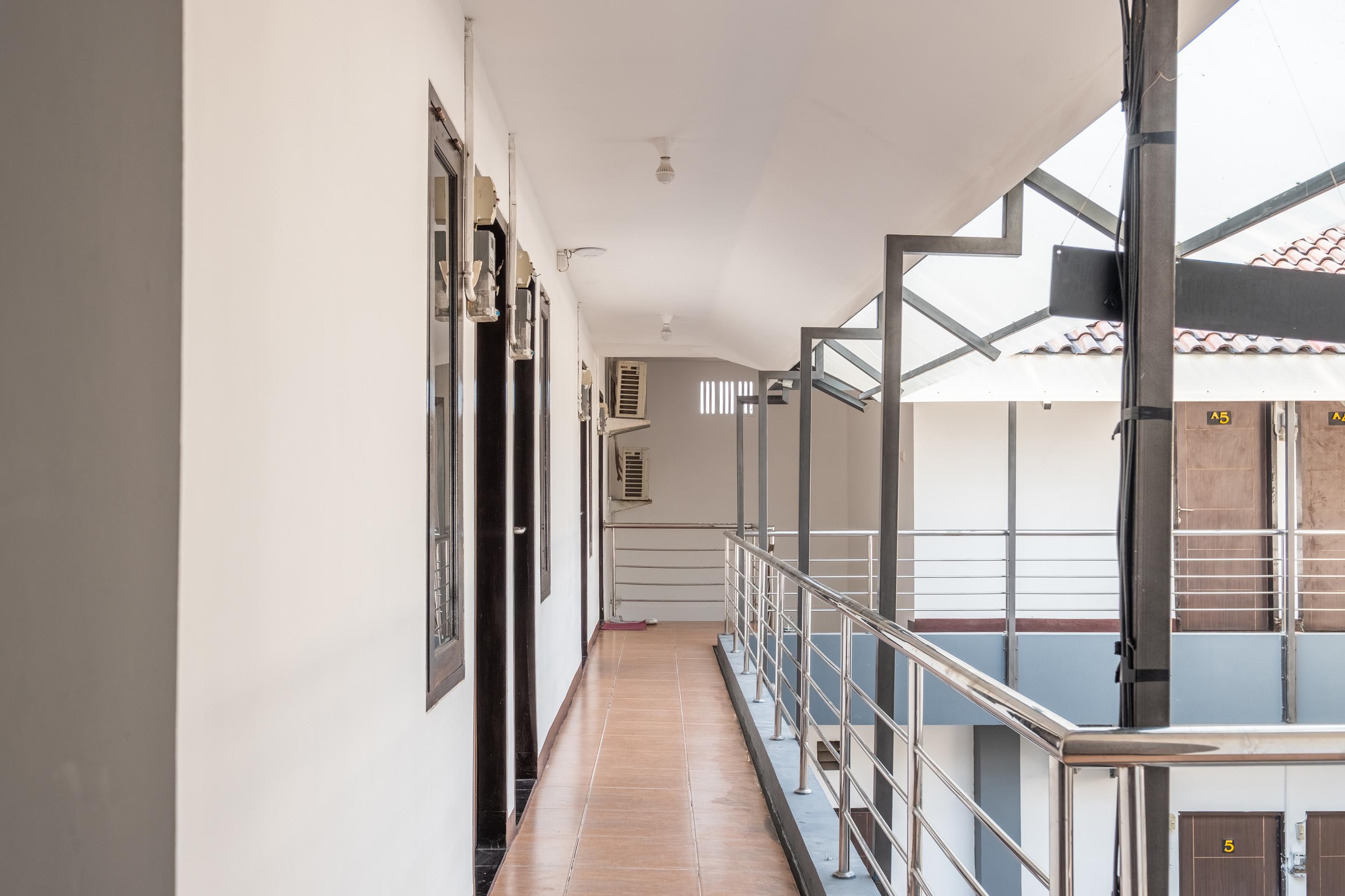 Oyo 1460 Anyelir Residence Чиребон Екстер'єр фото