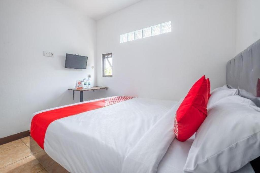 Oyo 1460 Anyelir Residence Чиребон Екстер'єр фото
